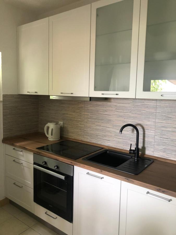 Apartman Ana Vrlika Exteriör bild