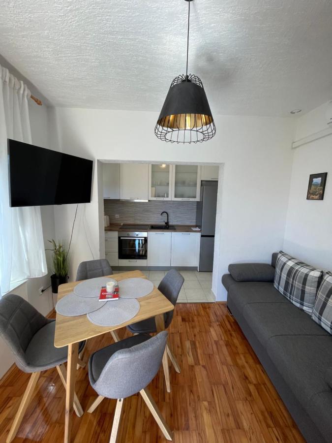 Apartman Ana Vrlika Exteriör bild
