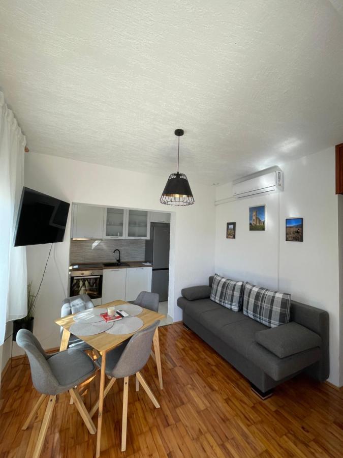 Apartman Ana Vrlika Exteriör bild