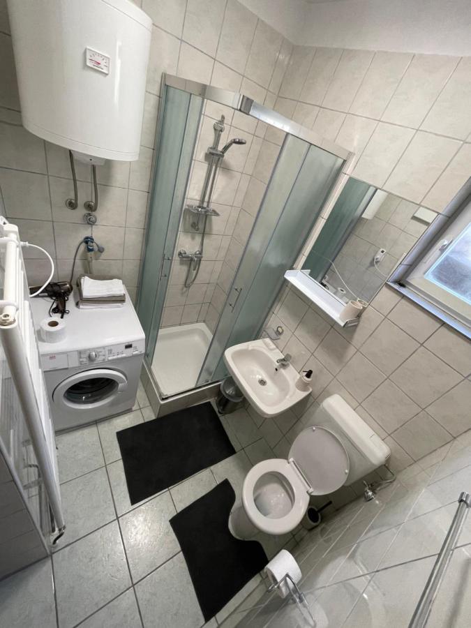 Apartman Ana Vrlika Exteriör bild