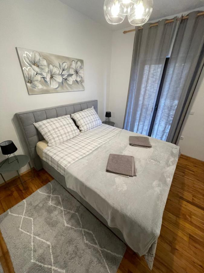 Apartman Ana Vrlika Exteriör bild
